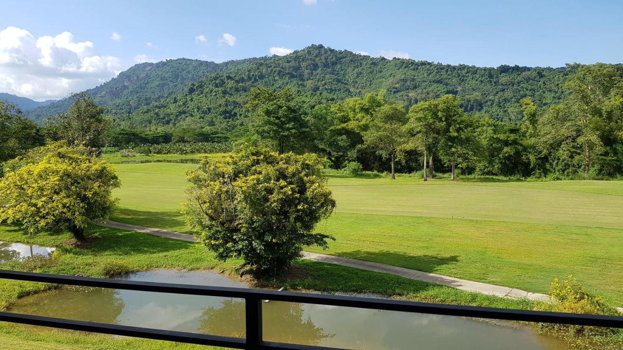 Hotel The Midst@ Royal Hills Nakornayok à Nakhon Nayok Extérieur photo